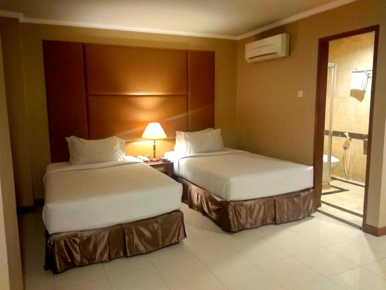 Olympic Hotel Jakarta Luaran gambar